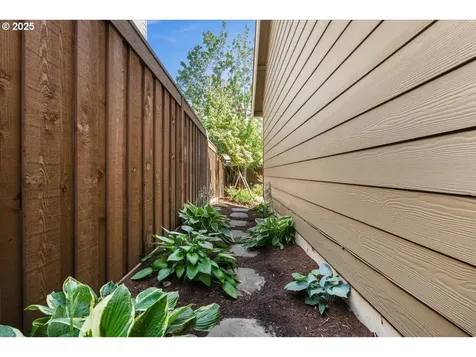 9880 NW Wayne Lane Portland OR 97229