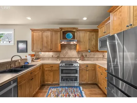9880 NW Wayne Lane Portland OR 97229