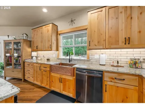 121 Wild Goose Lane Roseburg OR 97470
