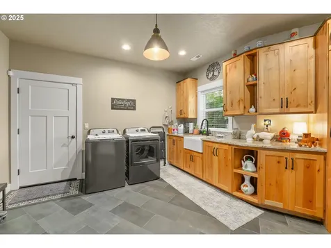 121 Wild Goose Lane Roseburg OR 97470