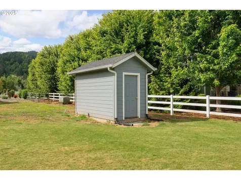 121 Wild Goose Lane Roseburg OR 97470