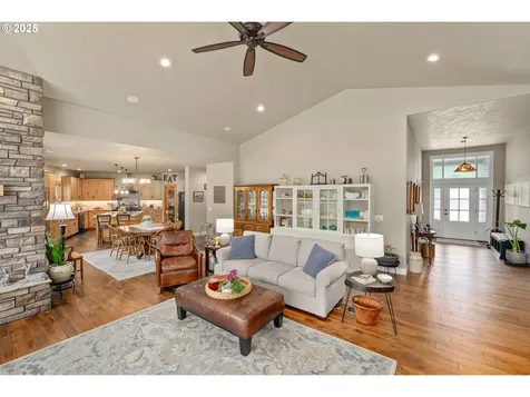 121 Wild Goose Lane Roseburg OR 97470