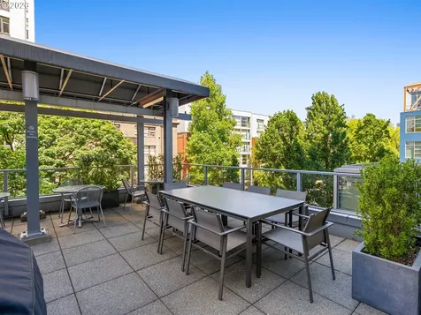 1221 SW 10th Avenue Portland OR 97205