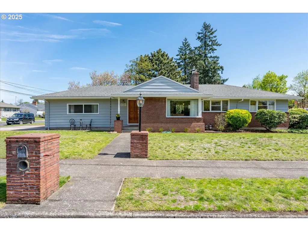 1304 SE 120th Avenue Portland OR 97216