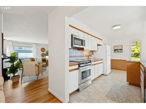 1304 SE 120th Avenue Portland OR 97216