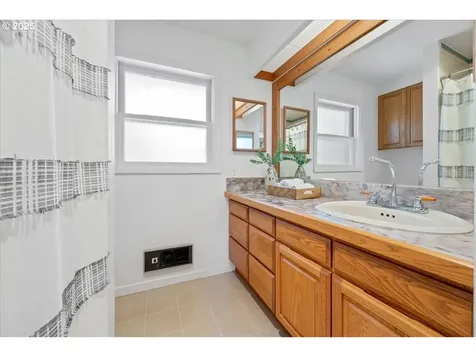 1304 SE 120th Avenue Portland OR 97216