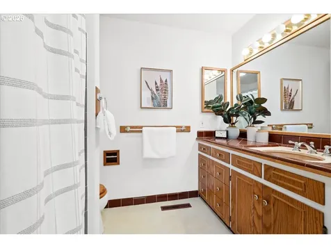 1304 SE 120th Avenue Portland OR 97216