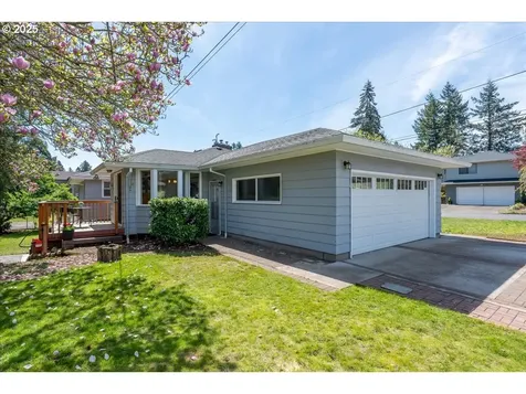 1304 SE 120th Avenue Portland OR 97216