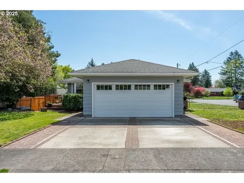 1304 SE 120th Avenue Portland OR 97216