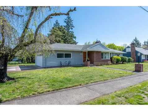 1304 SE 120th Avenue Portland OR 97216