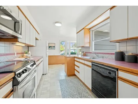 1304 SE 120th Avenue Portland OR 97216