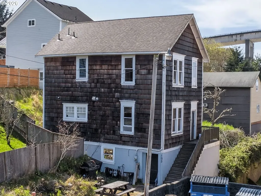 103 Washington Street Astoria OR 97103
