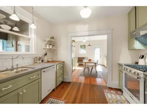 1712 SE 44th Avenue Portland OR 97215