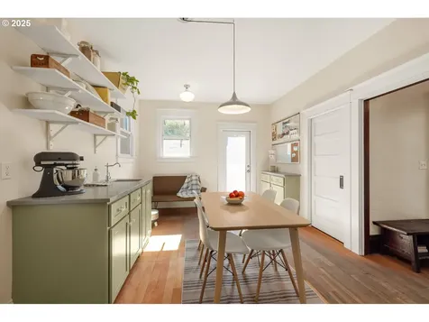 1712 SE 44th Avenue Portland OR 97215