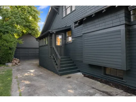 1712 SE 44th Avenue Portland OR 97215