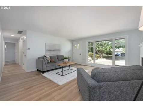 9706 SE Grant Court Portland OR 97216