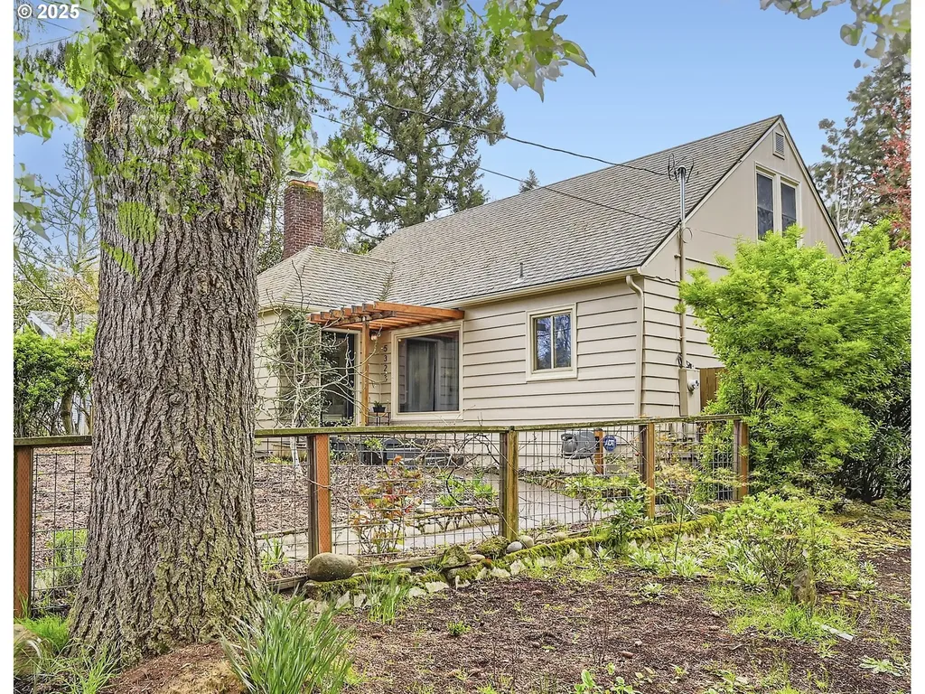 5323 NE 27th Avenue Portland OR 97211