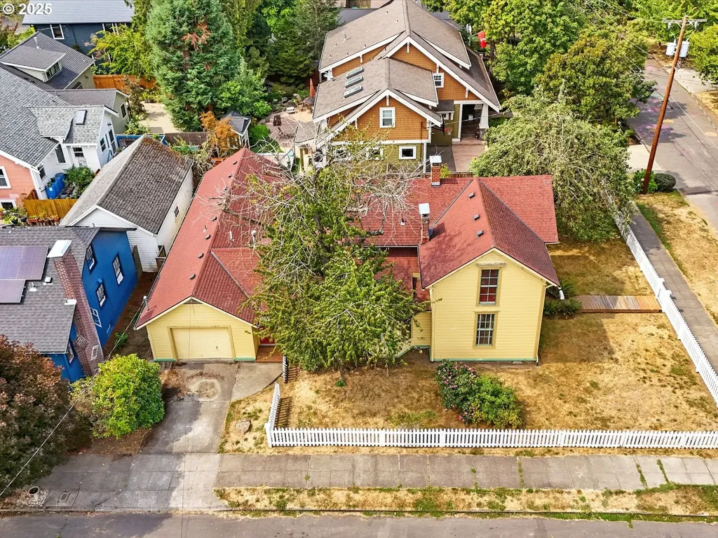 4272 SE Washington Street Portland OR 97215