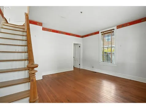 4272 SE Washington Street Portland OR 97215