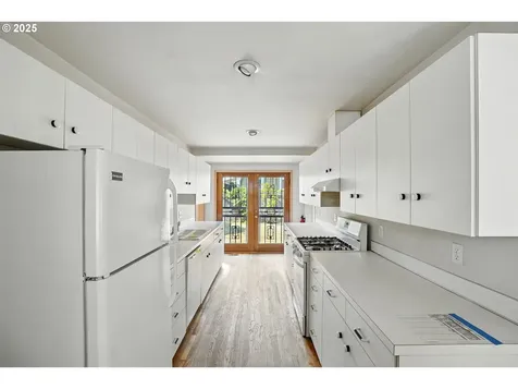 4272 SE Washington Street Portland OR 97215