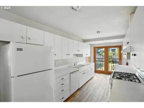 4272 SE Washington Street Portland OR 97215