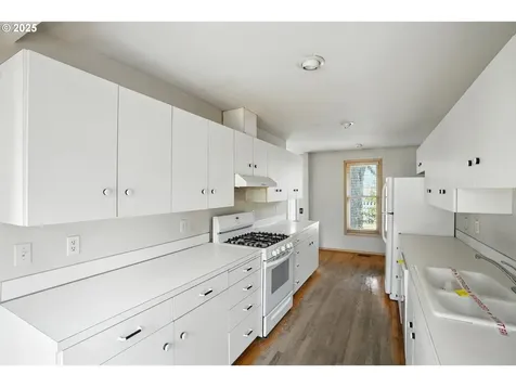 4272 SE Washington Street Portland OR 97215