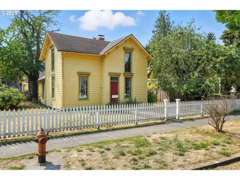 4272 SE Washington Street Portland OR 97215