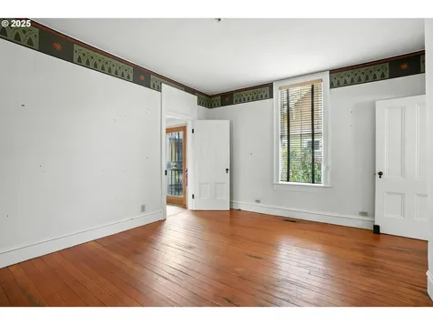 4272 SE Washington Street Portland OR 97215