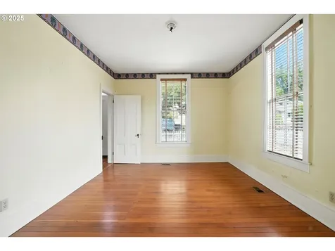 4272 SE Washington Street Portland OR 97215