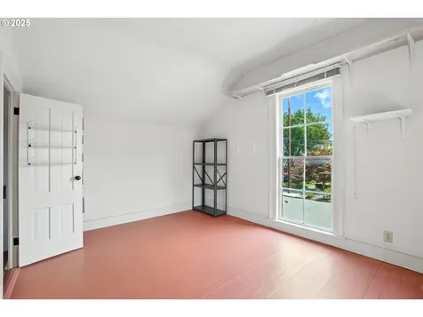 4272 SE Washington Street Portland OR 97215