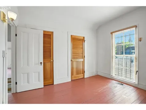 4272 SE Washington Street Portland OR 97215