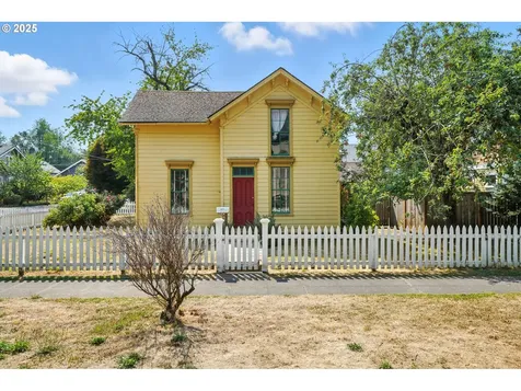 4272 SE Washington Street Portland OR 97215