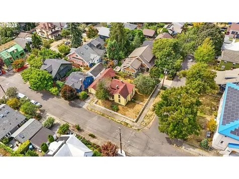 4272 SE Washington Street Portland OR 97215