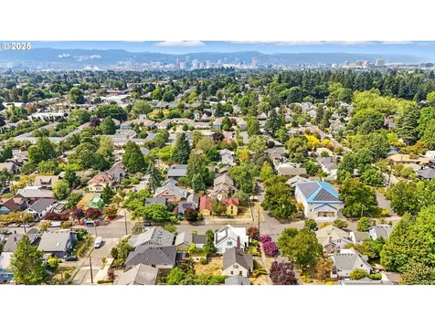4272 SE Washington Street Portland OR 97215
