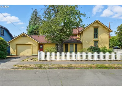 4272 SE Washington Street Portland OR 97215