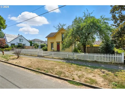 4272 SE Washington Street Portland OR 97215