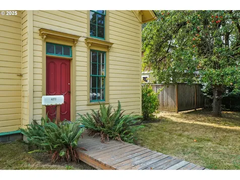 4272 SE Washington Street Portland OR 97215