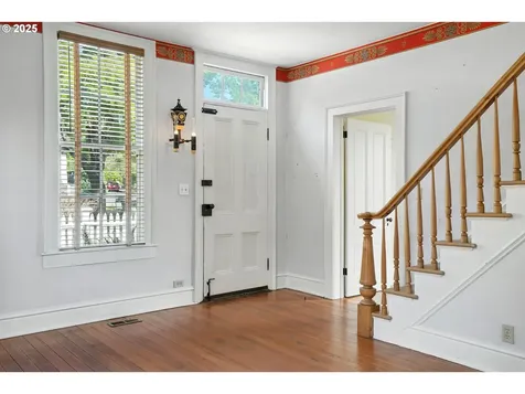 4272 SE Washington Street Portland OR 97215
