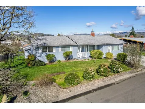 2488 W Lorraine Avenue Roseburg OR 97471