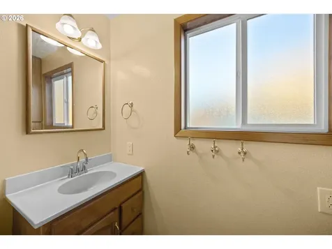 2488 W Lorraine Avenue Roseburg OR 97471