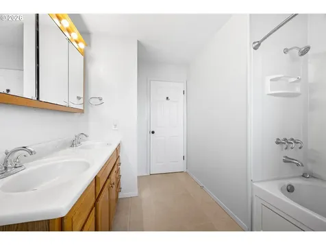 2488 W Lorraine Avenue Roseburg OR 97471
