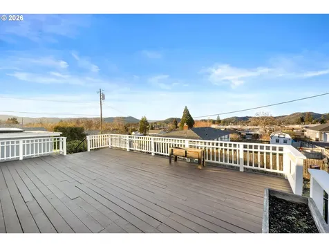 2488 W Lorraine Avenue Roseburg OR 97471