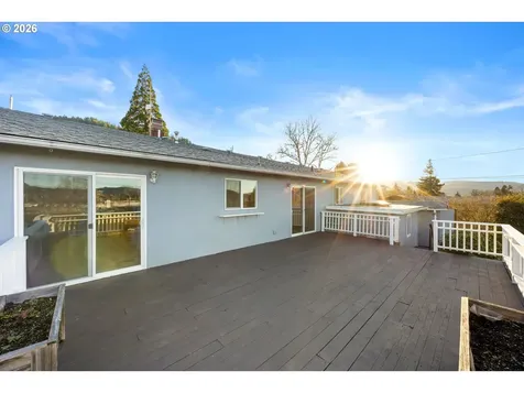2488 W Lorraine Avenue Roseburg OR 97471