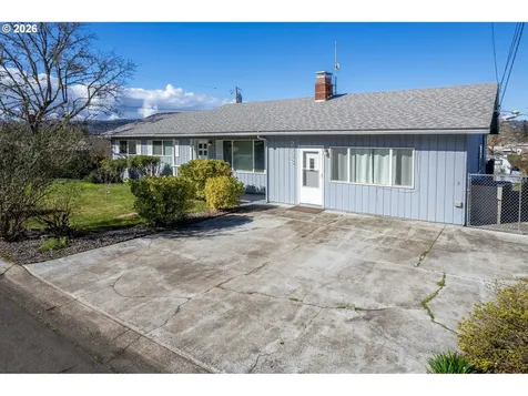 2488 W Lorraine Avenue Roseburg OR 97471