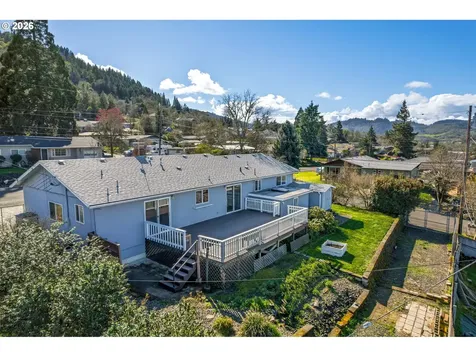 2488 W Lorraine Avenue Roseburg OR 97471