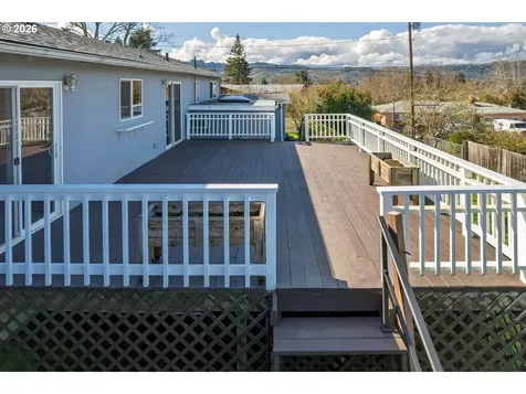2488 W Lorraine Avenue Roseburg OR 97471