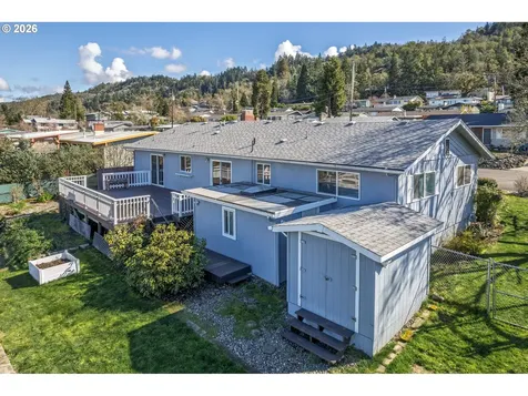 2488 W Lorraine Avenue Roseburg OR 97471