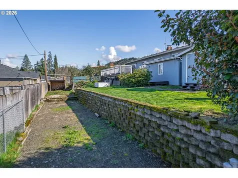 2488 W Lorraine Avenue Roseburg OR 97471