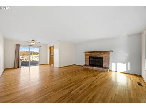 2488 W Lorraine Avenue Roseburg OR 97471