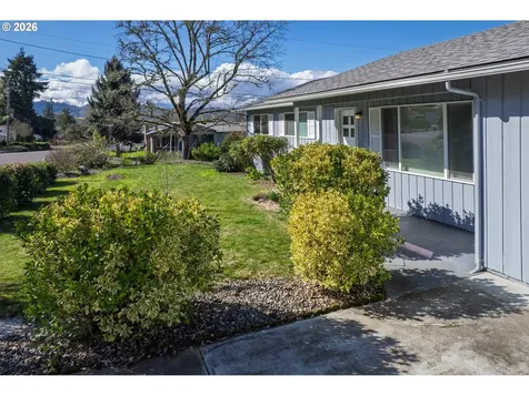 2488 W Lorraine Avenue Roseburg OR 97471